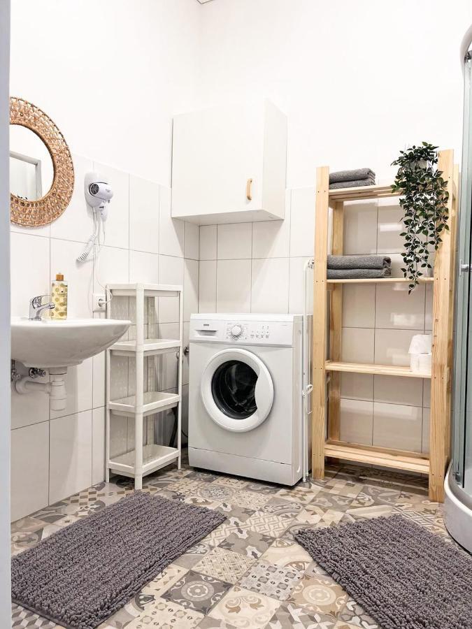Bright Spacious Apartment In Riga With Free Parking Exterior foto